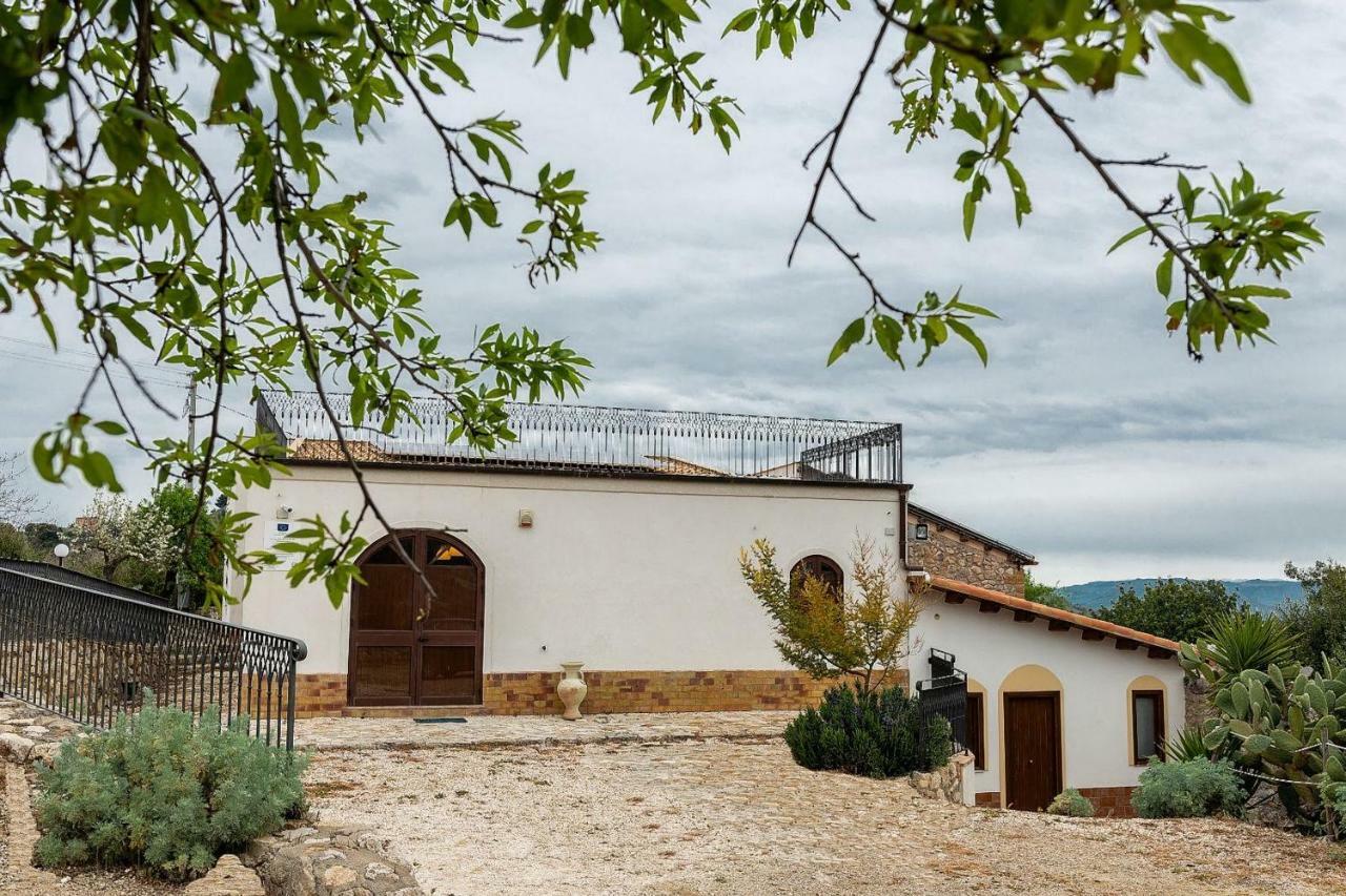 Roba Albanisi Hotel Aragona Exterior photo